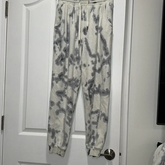 Feat joggers - Picture 1 of 4